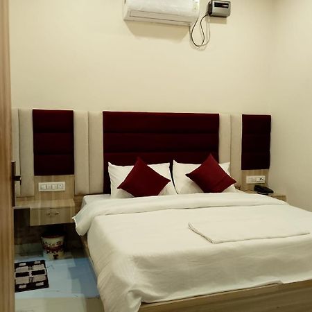 Hotel Lr Delite Inn 马图拉 外观 照片
