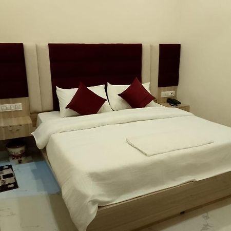 Hotel Lr Delite Inn 马图拉 外观 照片