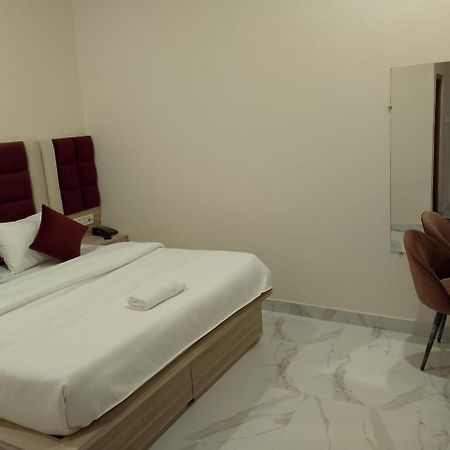 Hotel Lr Delite Inn 马图拉 外观 照片