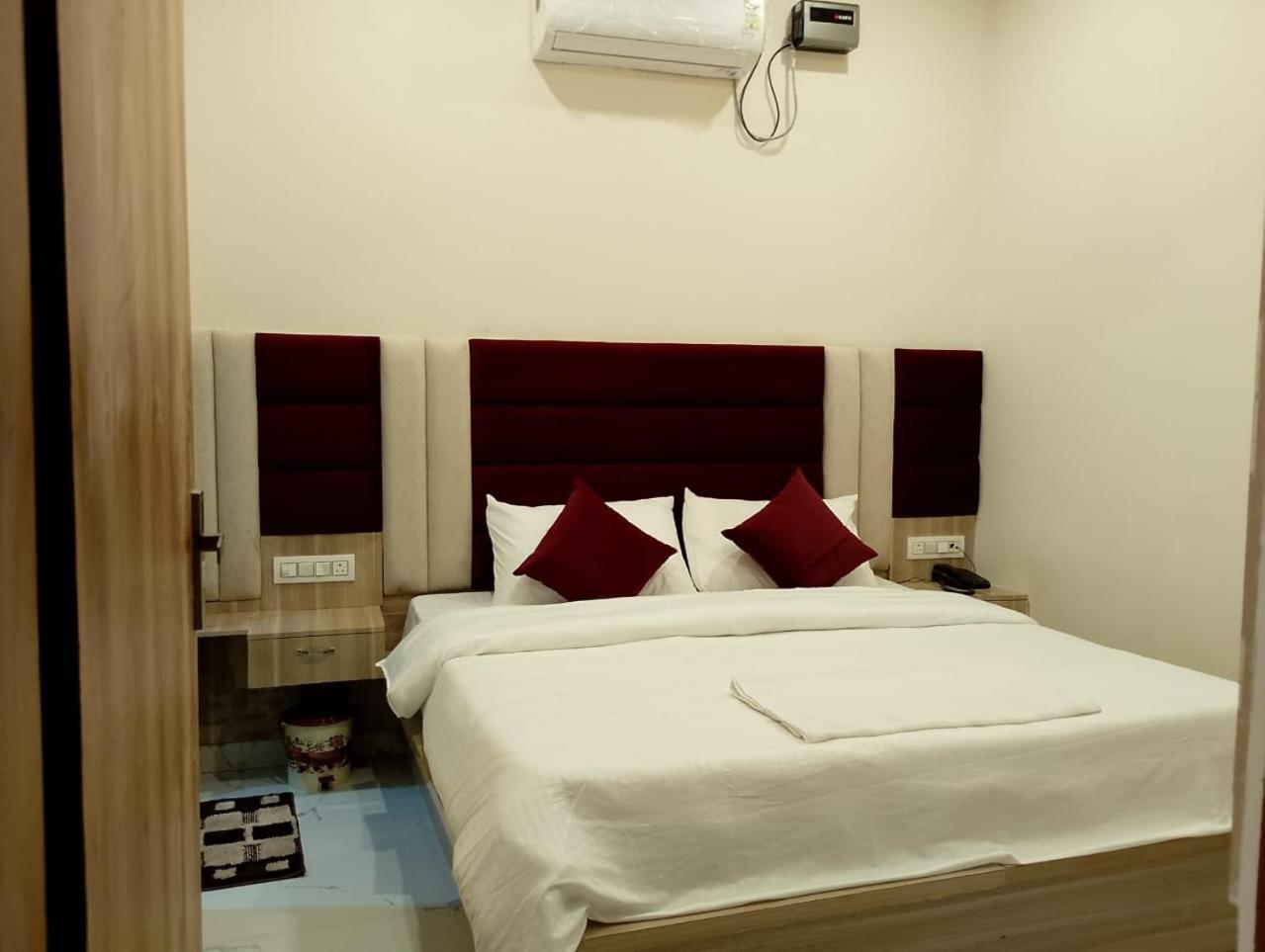 Hotel Lr Delite Inn 马图拉 外观 照片
