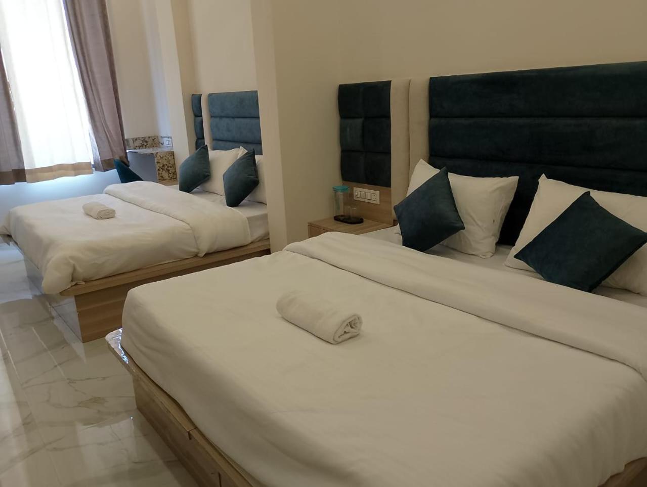 Hotel Lr Delite Inn 马图拉 外观 照片