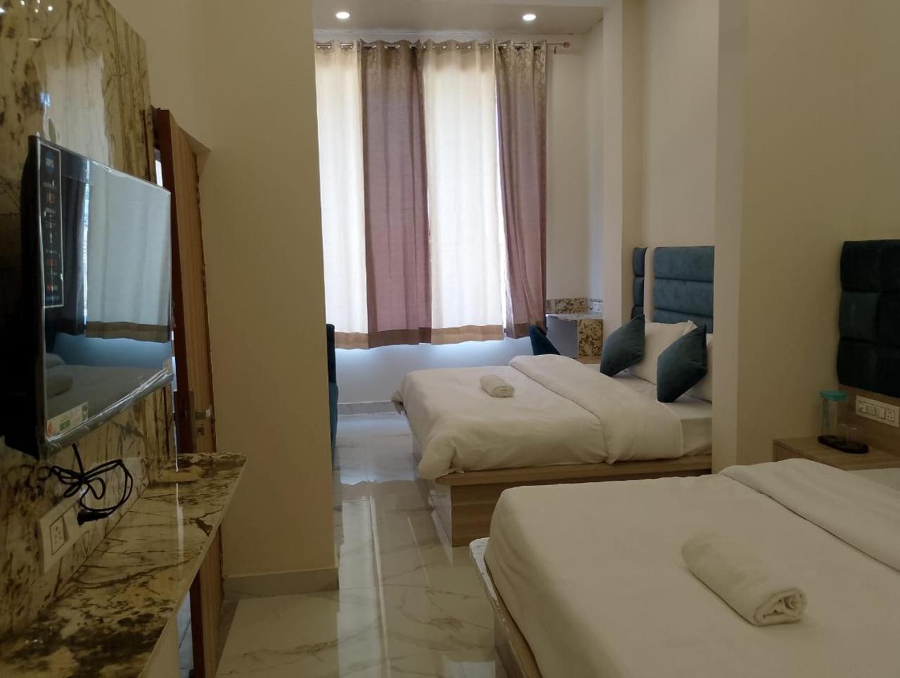 Hotel Lr Delite Inn 马图拉 外观 照片