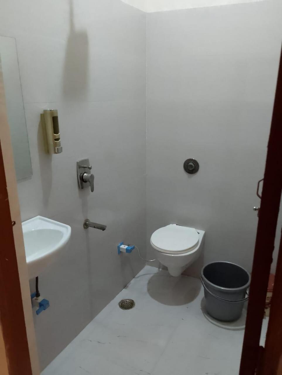 Hotel Lr Delite Inn 马图拉 外观 照片