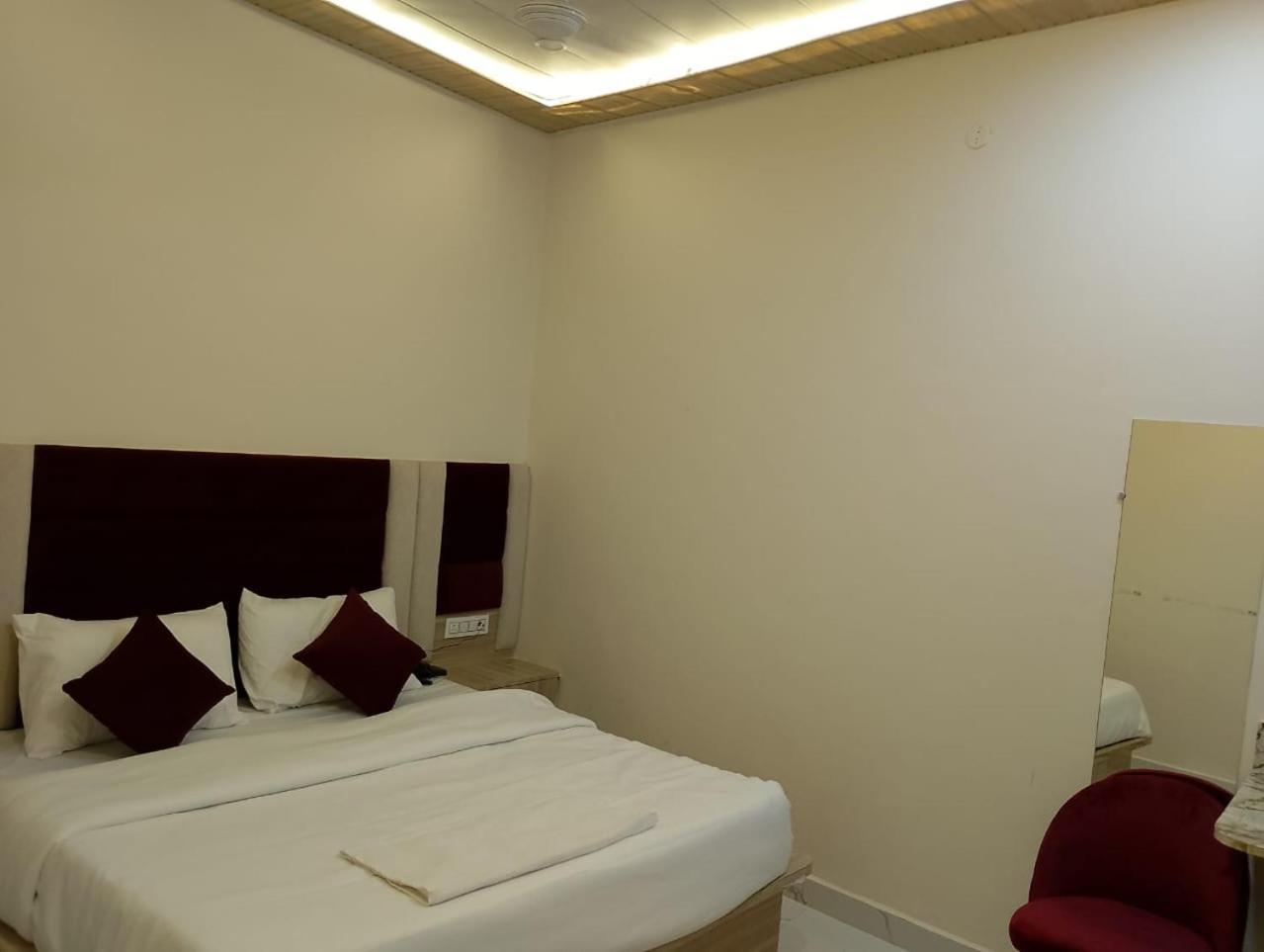 Hotel Lr Delite Inn 马图拉 外观 照片