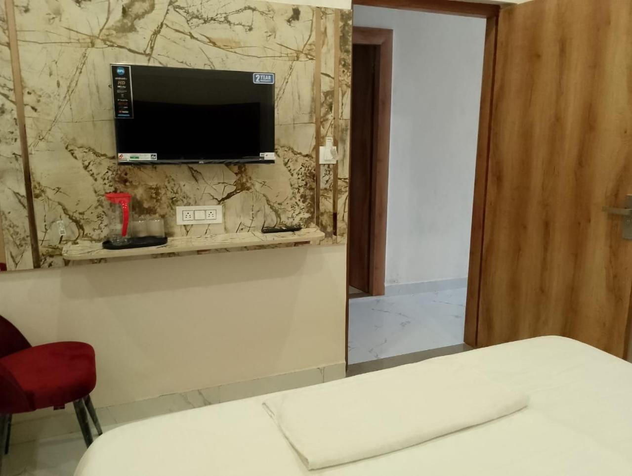 Hotel Lr Delite Inn 马图拉 外观 照片