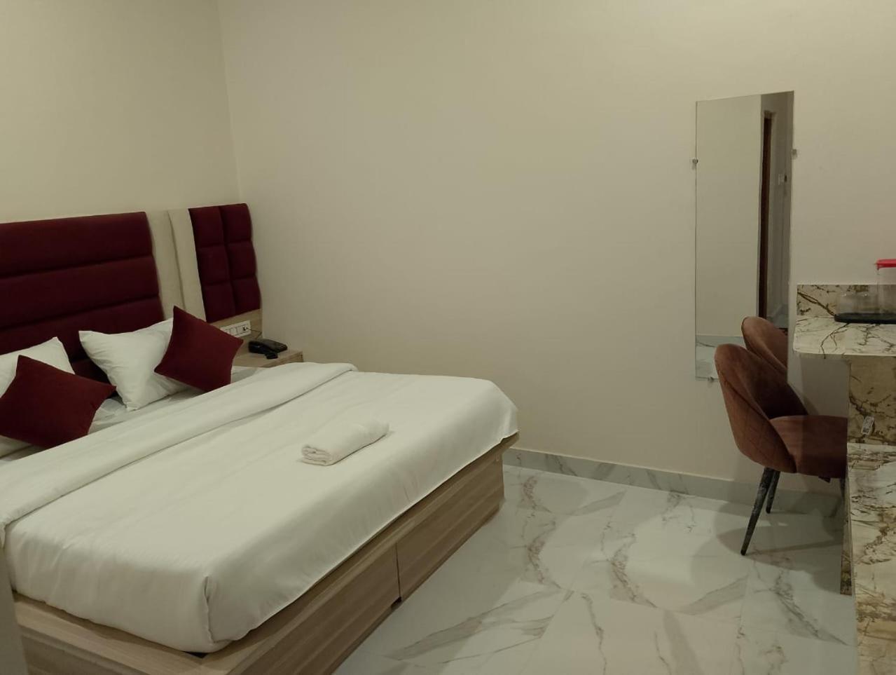 Hotel Lr Delite Inn 马图拉 外观 照片