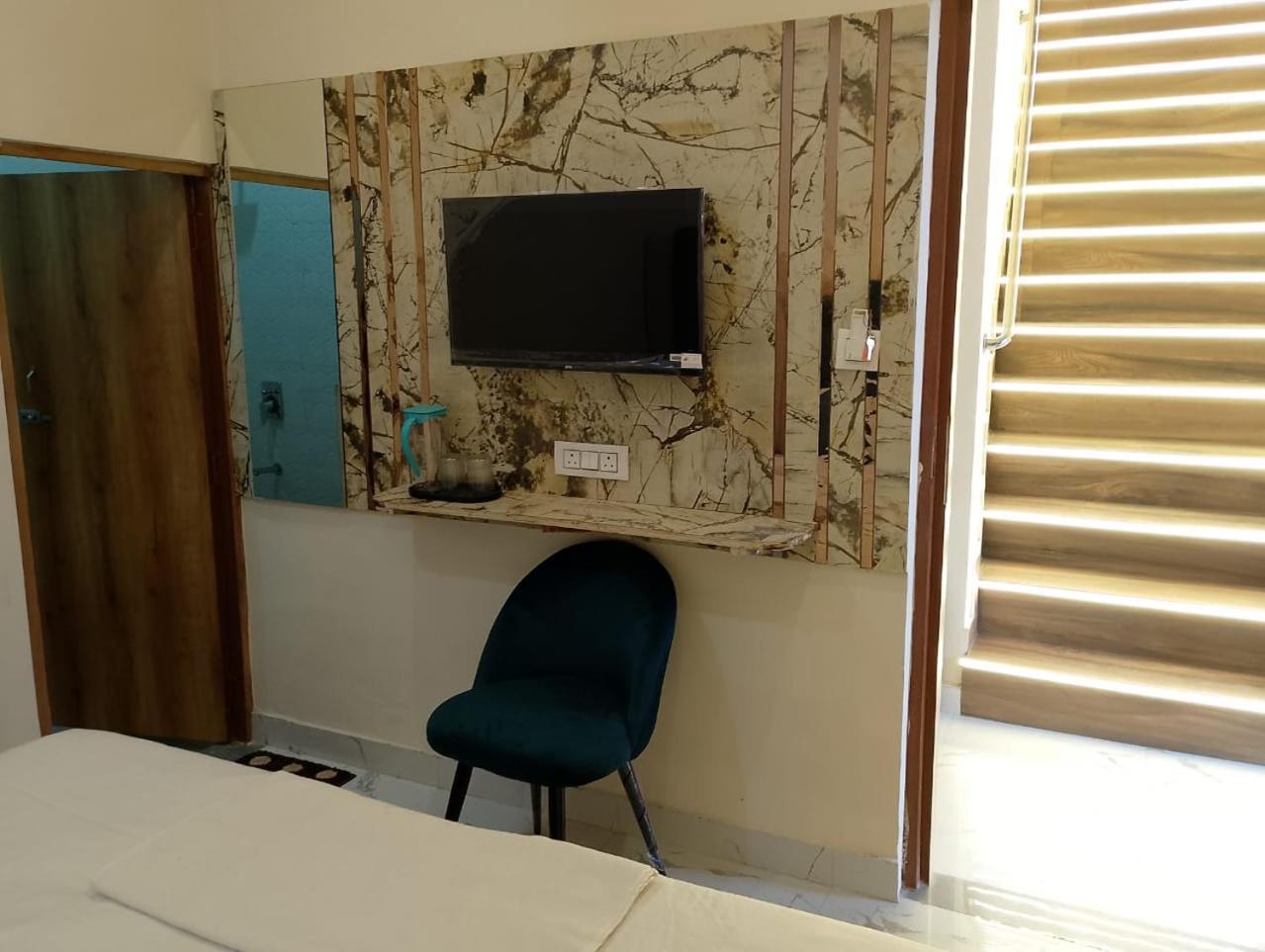 Hotel Lr Delite Inn 马图拉 外观 照片