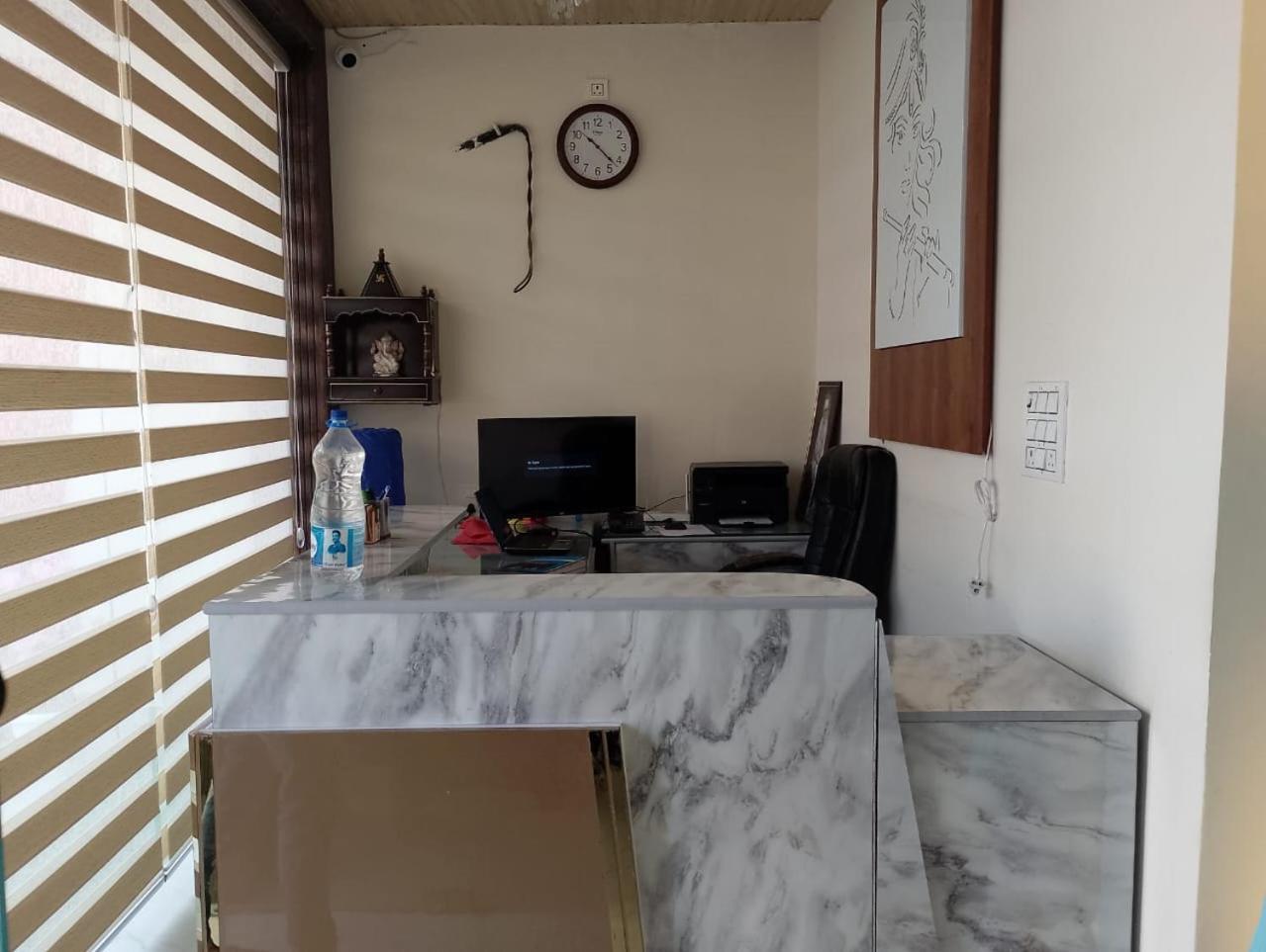 Hotel Lr Delite Inn 马图拉 外观 照片